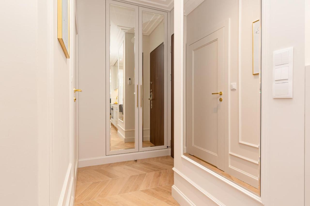 Mennica Residence Central Apartment By Renters Prestige Varšava Exteriér fotografie